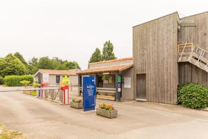 Mobil-Home Le Petit Paradis Vendeen Camping 3 Etoiles 7Km Des Plages Avrille  Exterior photo